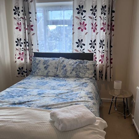 Newport Pagnel Guest House Нюпорт Пагнел Екстериор снимка